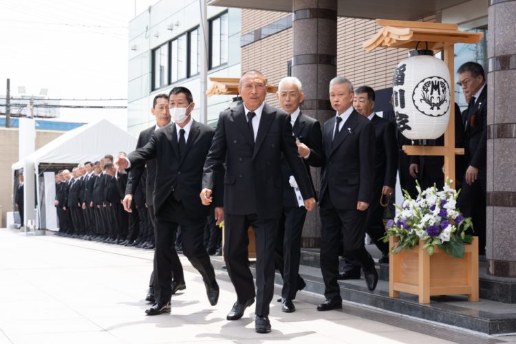 内堀会長も笑顔を見せる