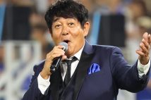 TUBEのボーカル・前田亘輝(時事通信フォト)
