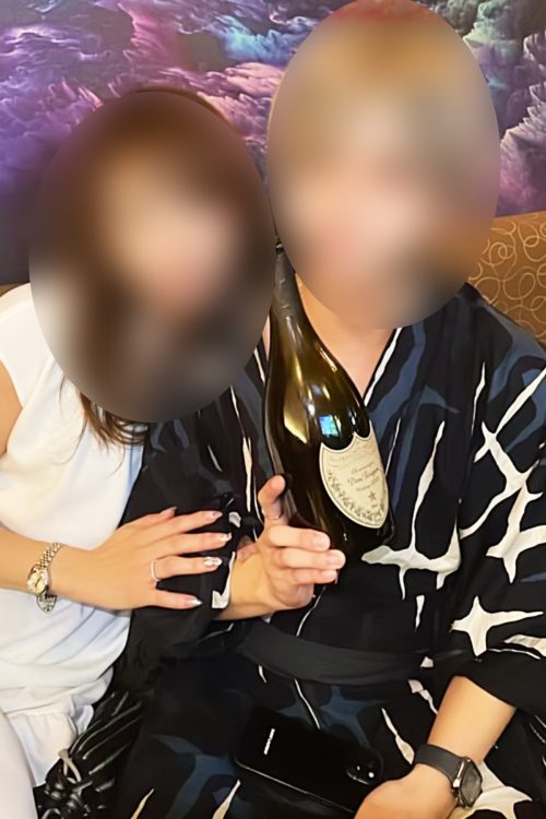 X氏と出会ったのは有名な元ホストが運営するグループの北海道・すすきの支店(写真はAさん提供)
