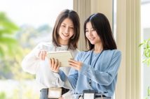 「これは業務なのだろうか」会社のPR動画への出演依頼や社員旅行への参加強要を断ってもよいのか? 退職代行モームリが解説する法的な問題点
