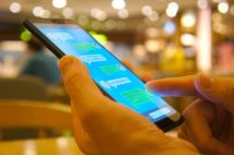 休日も仕事のLINEが来て「即レスが必須」、連絡を断ったら「社会人失格」と叱責する“ヤバい会社” 休日の業務連絡にはどこまで対応すべきなのか