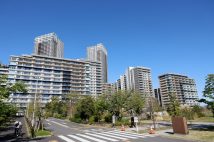 【スクープルポ】旧五輪選手村「晴海フラッグ」がチャイナタウン化 “ヤミ民泊”横行で溢れる「禁止」の張り紙、“白タク送迎”“ヤミ中華宅配”の疑惑…困り果てる住民の嘆き