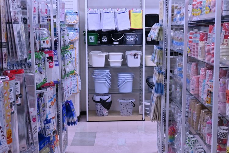 理不尽なクレームや返品対応でカスタマーハラスメントに遭うことが多い（写真提供／イメージマート）