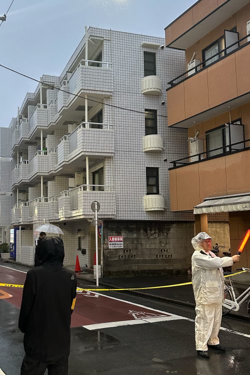 緊迫した叫び声が響き、現場周辺は恐怖に包まれた