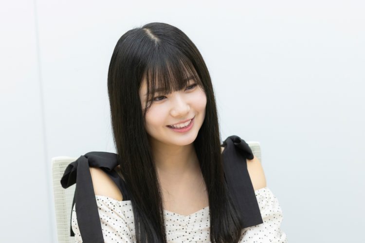 インタビューに応える純白彩永さん