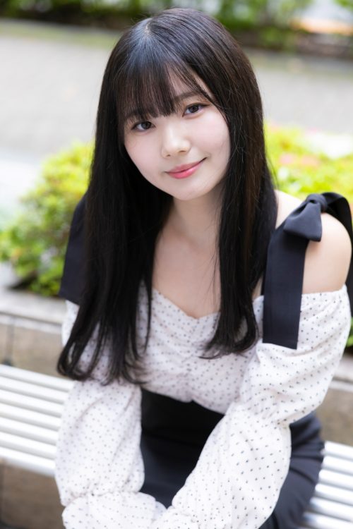 「中高時代はガチガチに自分を作っていました。中高生の時は別人格のようにキャピキャピで、元気っ子でした」