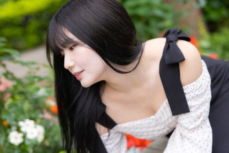 『週刊ポスト』で彗星の如く芸能界デビューを果たした純白彩永(ましろ・さな)さん