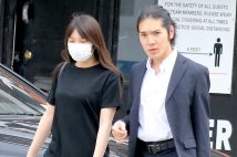 小室夫妻に立ちはだかる壁(時事通信フォト)