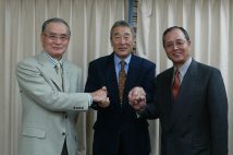 週刊ポストの名物企画でもあった「ONK座談会」2003年開催時のスリーショット(撮影/山崎力夫)