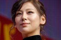 「最後のインタビュー」に応じた西内まりや（時事通信）