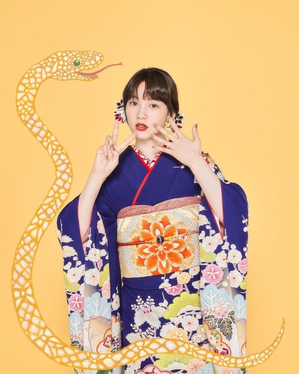 新年には着物姿を披露する(インスタグラムより)