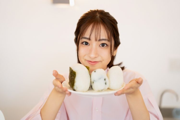 おにぎりは3個握った