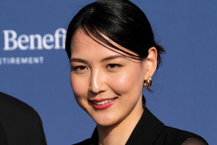 バスケ選手時代の真美子さんの直筆サイン入りカードが高騰している（写真／AFLO）