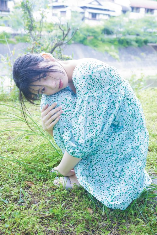 瀬戸環奈（せと・かんな）／5月10日生まれ、神奈川県出身。身長170cm、B101（Jカップ）・W59・H91