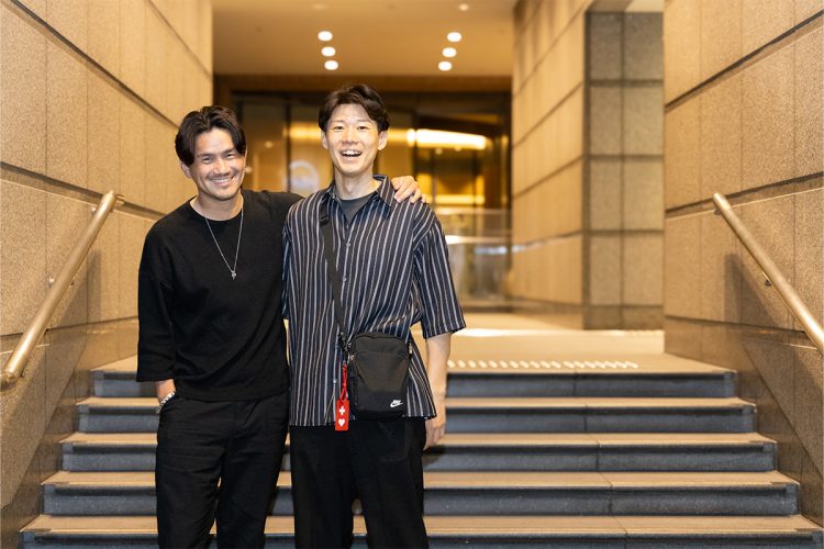 福森さんの隣にいるのは、アパレルブランド「RESOUND CLOTHIN」のデザイナー兼代表の梅本剛史さん。元LDHのデザイナーという肩書きも持つ(撮影/加藤慶)
