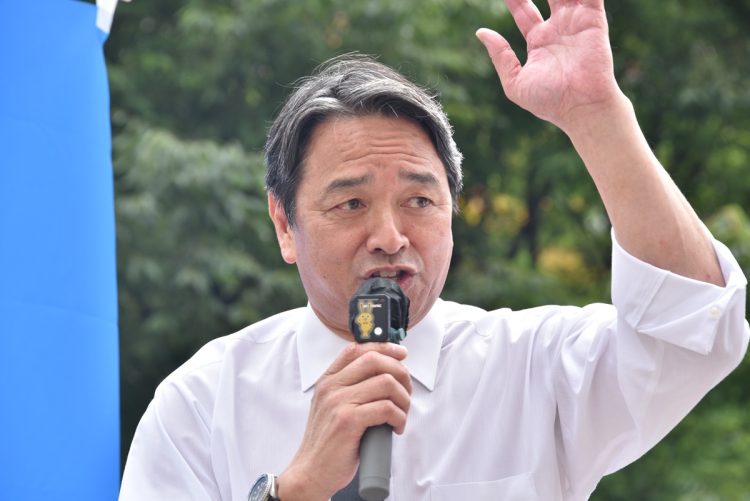 都議選の告示日に東京・足立区北千住駅前に応援演説で現れた榛葉賀津也幹事長(2025年6月撮影:小川裕夫)