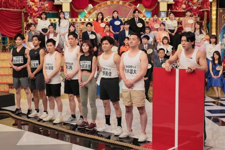 マッチョ自慢のアナウンサーたち(番組公式インスタグラムより)