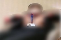 告発文に掲載されていたBさんの写真。はだけた胸元には社員証がはっきりと写っていた