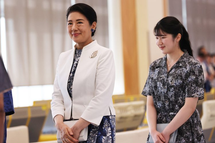 雅子さまは医師団とも相談しながら、体調の調整に努められているという（2025年、沖縄県那覇市。撮影／JMPA） 