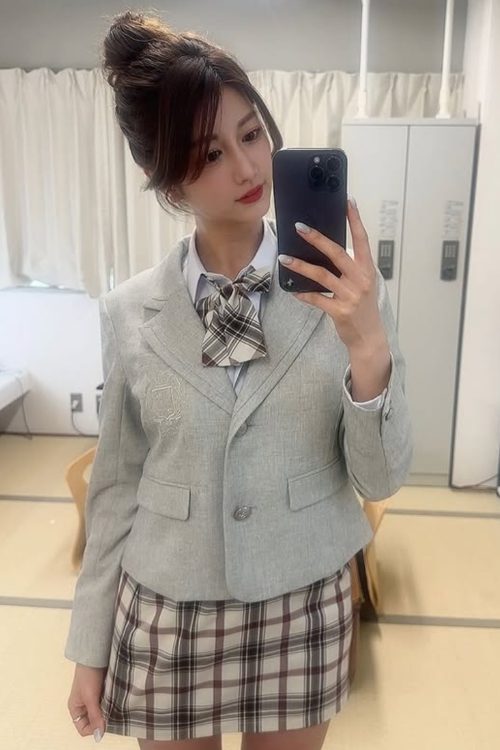 様々な衣装をInstagramに投稿