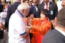 インドのナレンドラ・モディ首相とヨグマタ・相川圭子氏(2023年の国際ヨガデー)