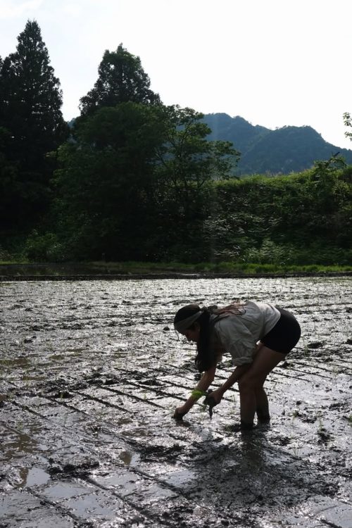 100円ほどの共同浴場で汗を流すこともあるという(本人インスタグラムより)