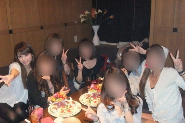 港区の会員制バーで女子会(写真/本人提供)