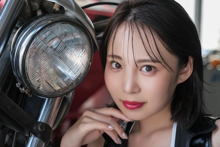人気のレースクイーン・葵成美