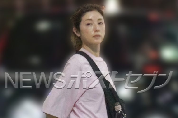 ナチュラルメイク姿でも美貌は健在