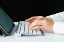 AIスキル習得が必須の時代到来で「リスキリング業界」の注目高まる 助成金も活用できるサービス提供で成長期待