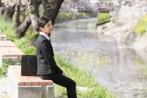 売り手市場でも内定が取れない就活生たちが陥る“不安のループ” 「周囲の髪色で内定状況を察し合う」「SNSを見るとどんどん落ち込んでくる」…Z世代就活生の本音