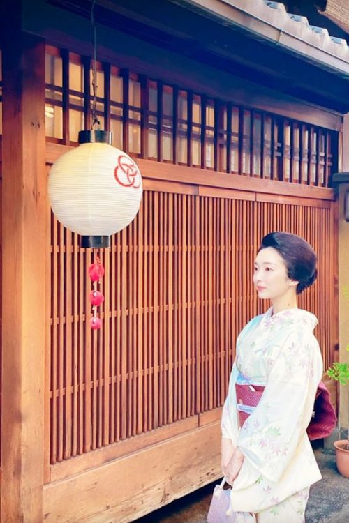 妻である杏奈さんは抜群の人気を誇るナンバーワン芸妓だった(Instagramより、現在は削除済み)