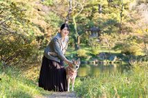 由莉は愛子さまの自然体の笑顔を引き出していた(2021年11月、東京・千代田区/宮内庁提供)