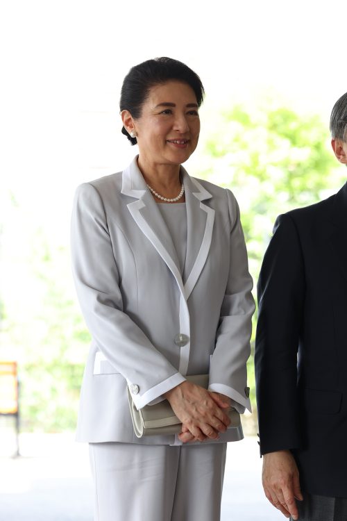 グレーのスーツをお召しになる雅子さま（撮影／JMPA）