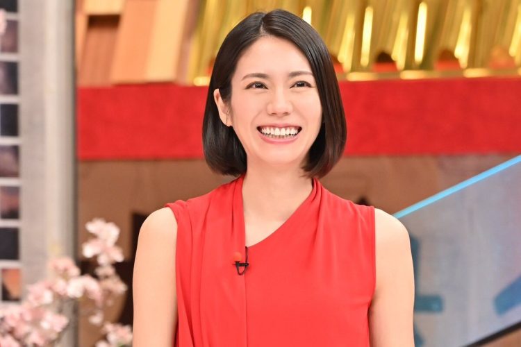 バラエティ番組の司会もこなす松下奈緒（番組公式Xより）