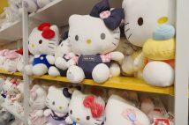知られざるハローキティとアンパンマンの縁（時事通信フォト）
