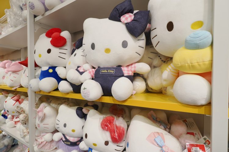 知られざるハローキティとアンパンマンの縁（時事通信フォト）