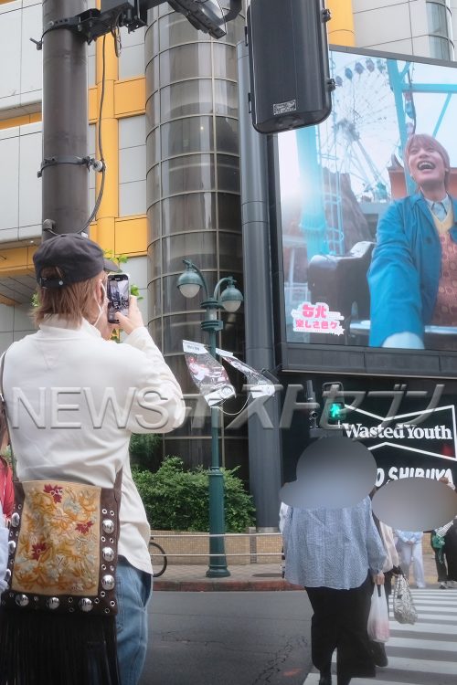 自身が出演している街頭広告をチェック