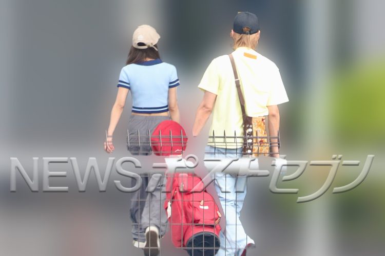 ともにゴルフ練習へ