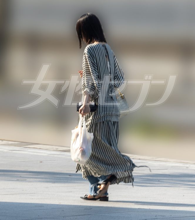永瀬と食事をした際にも持っていた白いバッグ