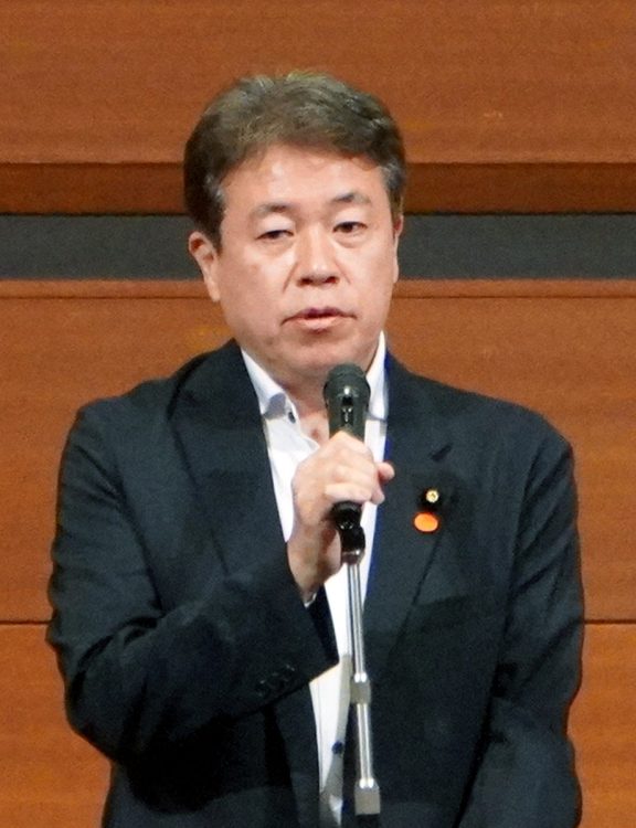 参院選候補の演説会での演説で自民党の鶴保庸介参議院議員は失言した。7月8日、和歌山市（時事通信フォト）
