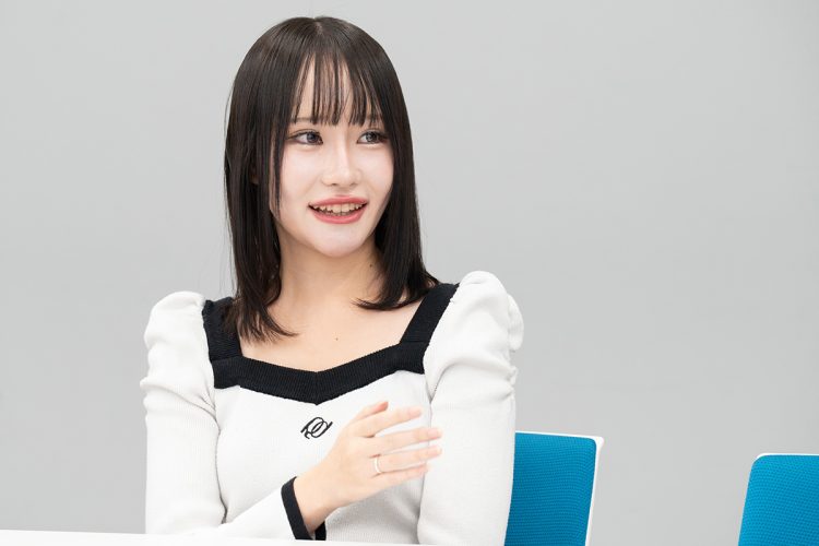 「『共産党宣言』には、私が苦しんできた社会、すなわち資本主義社会がどのようなものか、ということが書かれていました。」
