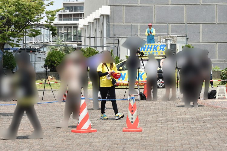 報道陣の姿も