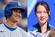 誕生日を迎えた大谷翔平と子連れ観戦する真美子夫人(写真左/AFLO、写真右/時事通信フォト)
