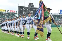 スカウトは学校教員の“業務”に(時事通信フォト)