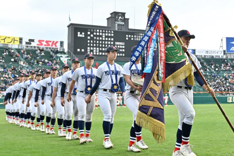 スカウトは学校教員の“業務”に（時事通信フォト）
