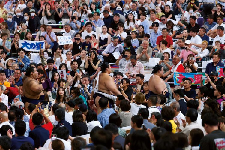 新横綱のお披露目ということで、新会場での全15日間の入場券は発売直後に即完売した(写真/JMPA)