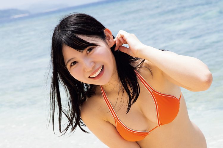 汗ばむ美BODYを収録したデジタル写真集『雪村花鈴 西表島のとろけるミッドサマー』が7月28日に各電子書店で発売