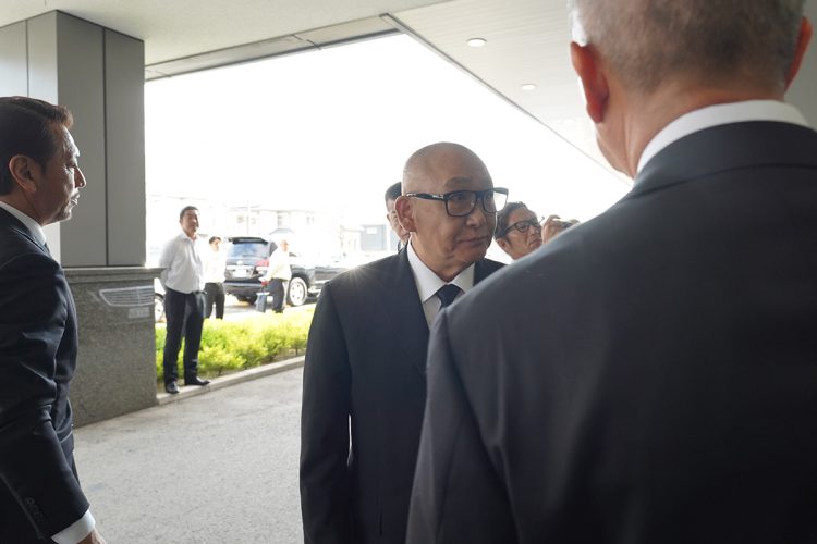 続々と親戚友好団体のトップが参列に(写真は東声会・早野泰会長)