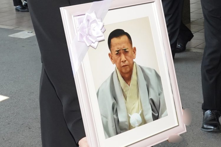津田若頭補佐の遺影